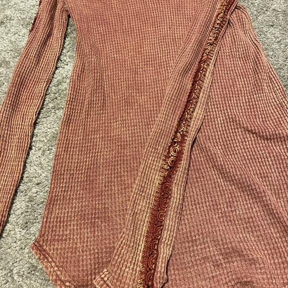 Altar’d State long sleeve top- XS - Picture 2 of 2